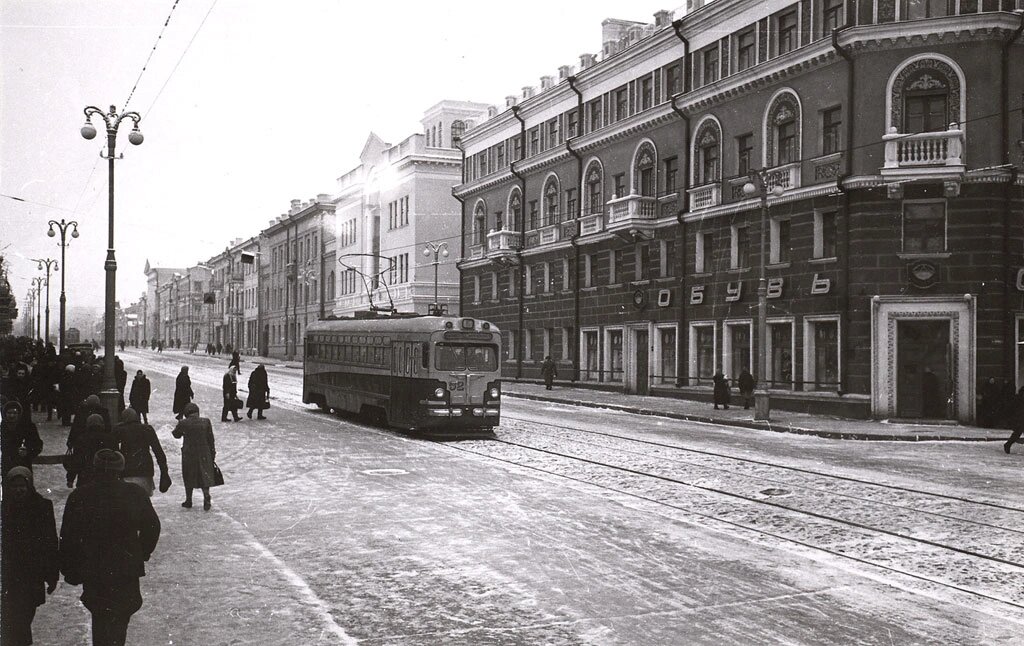 Одиночный МТВ-82 на улице Ленина (ранее Московской) 