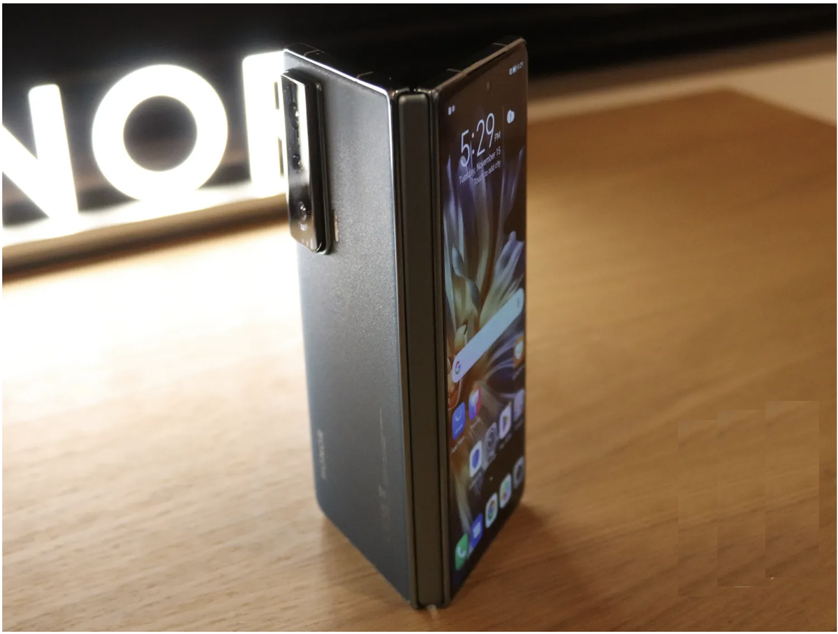 Mate x6 vs magic v3. Honor Magic vs