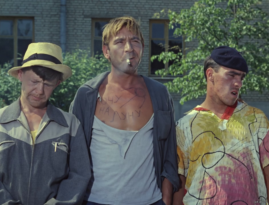 Штаб летного отряда. Мой экипаж получает график нарядов на месяц: кто хочет полетать? (Фотография из открытых источников)