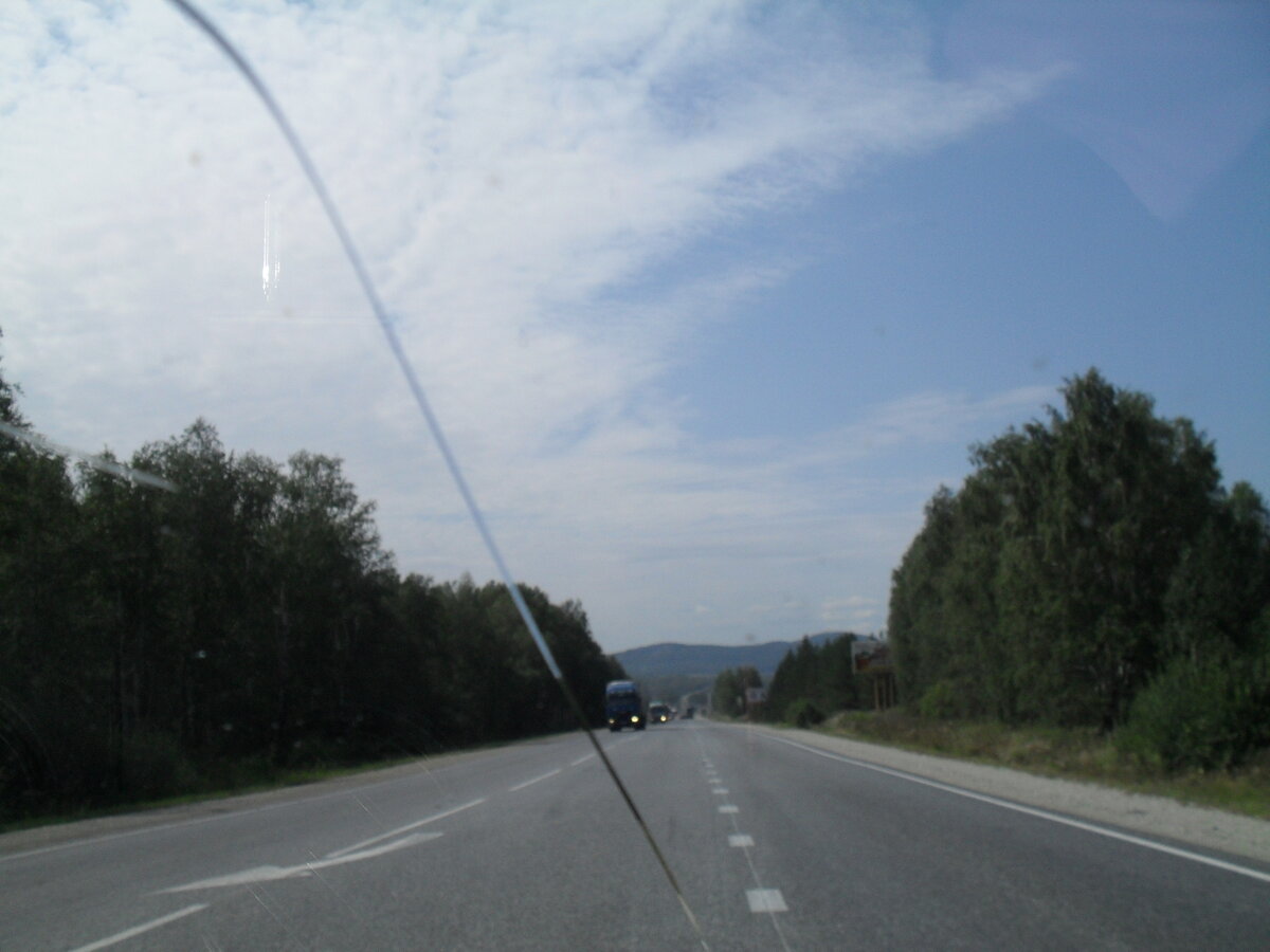 Едем через Уральские горы.