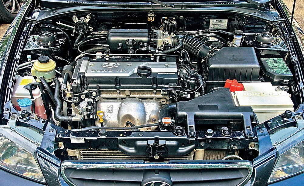 Подкапотное пространство Hyundai Accent