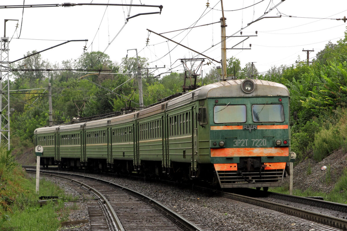 Почему все поезда и тепловозы в СССР красили в зеленый цвет
