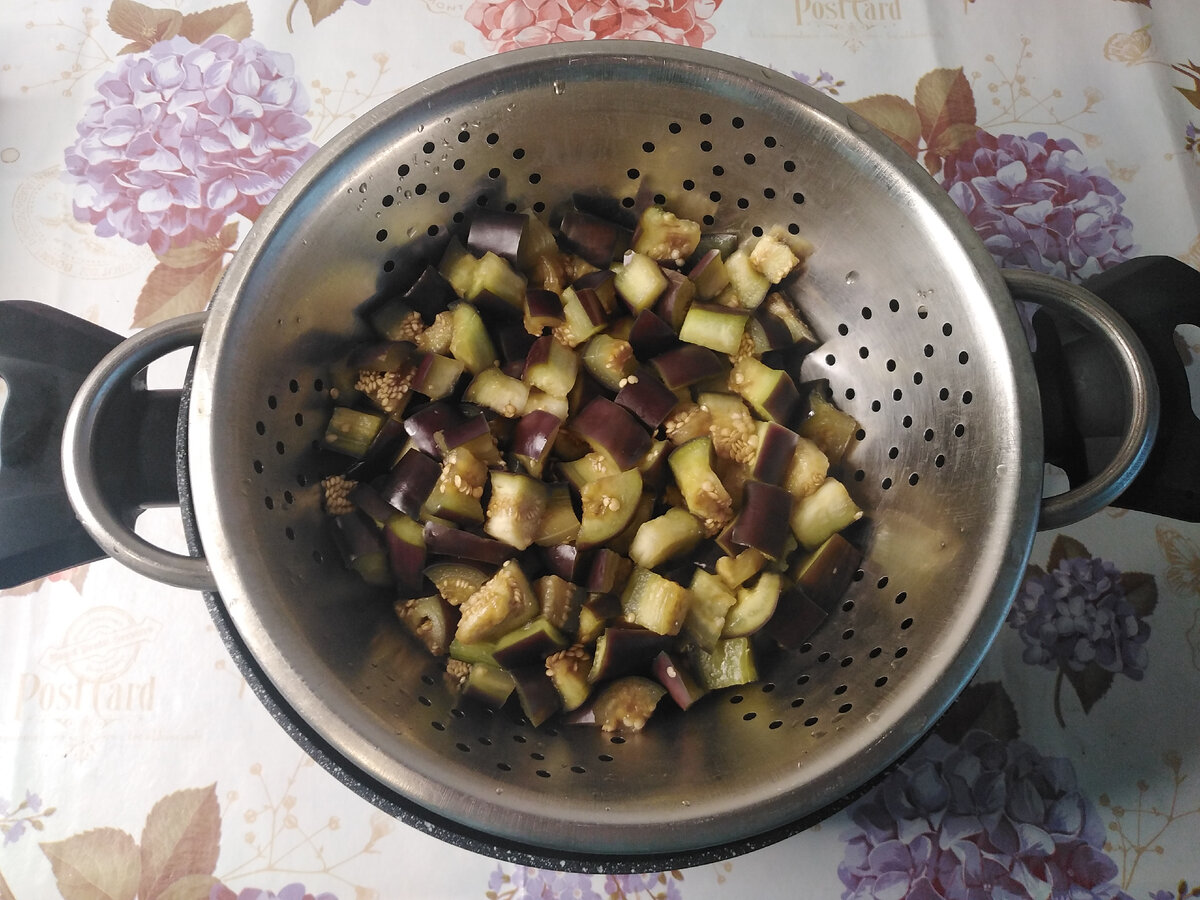 Салат из баклажанов с грибами под майонезом – бесподобный вкус