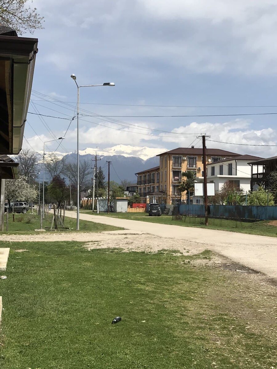 Абхазия, Гудаутский район, село Бамбора. Апрель 2021 г.