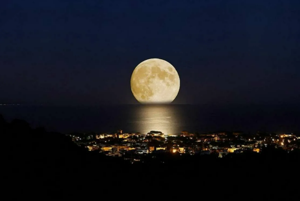 Сновидения иллюстрация. Сказочная ночь. Красивый месяц. Девушка перед сном. Афоризмы про ночь.