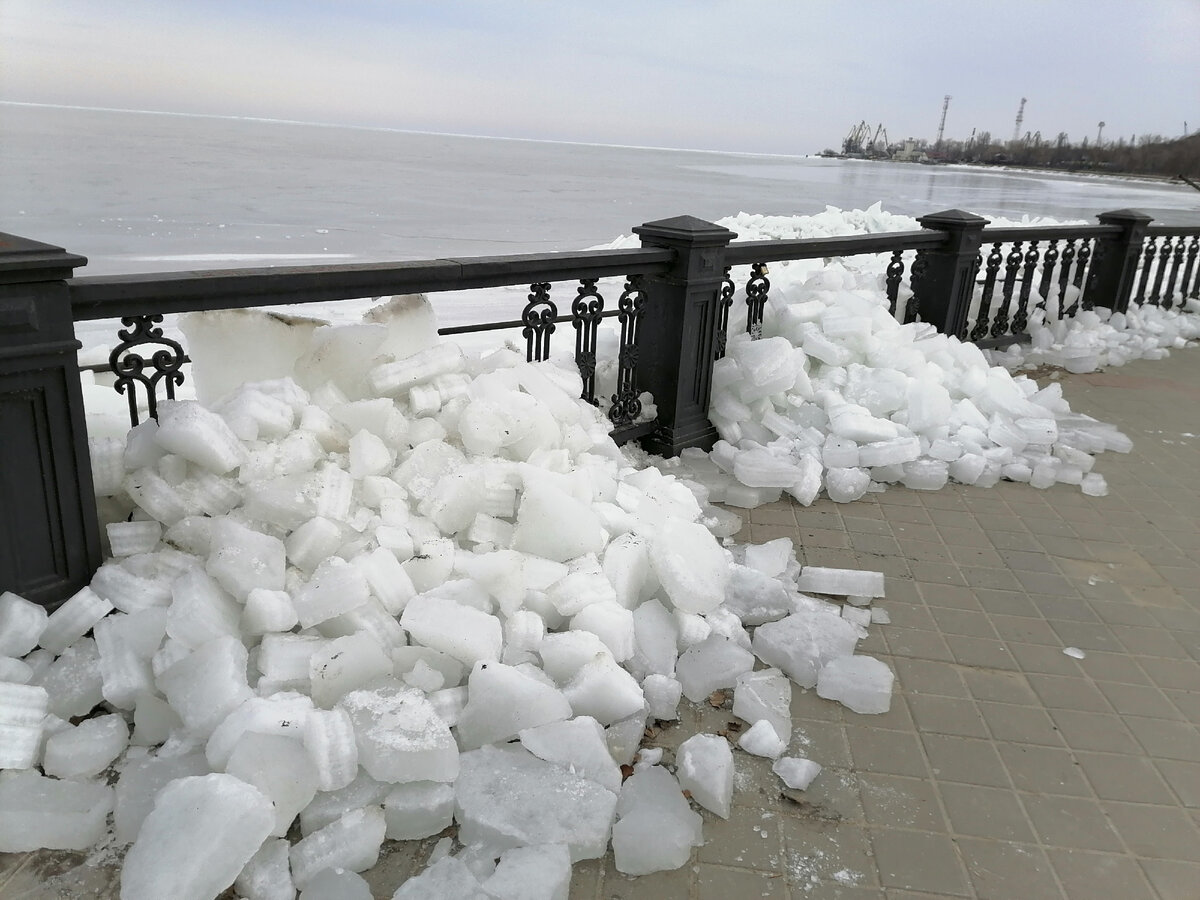 Таганрогский залив Азовского моря. Набережная.