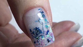 Маникюр современный дизайн ногтей, фото, с сухоцветами 2022: красивые идеи.