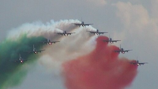 пилотажная группа Frecce Tricolori на авиасалоне МАКС 2005 день 2