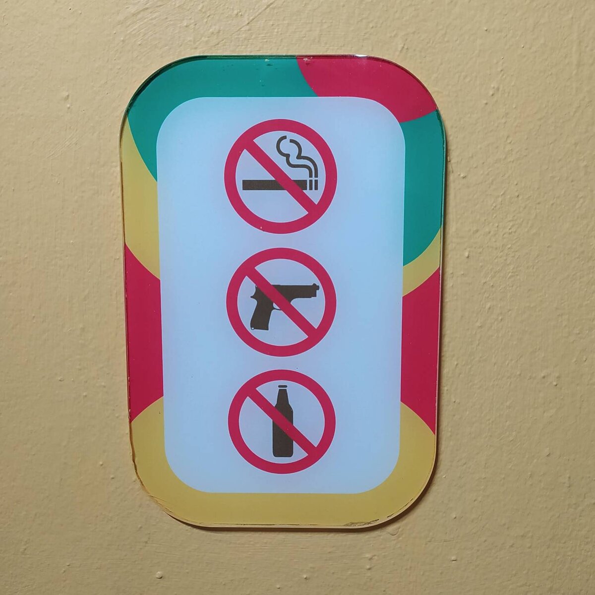 Табличка на одном из магазинов