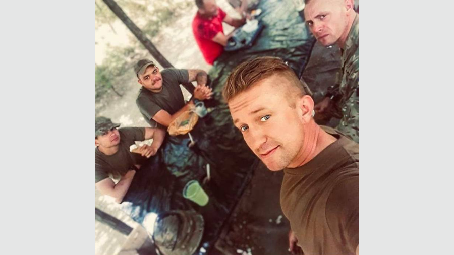 Два британских наёмника Эйден Эслин и Шон Пиннер на совместном фото