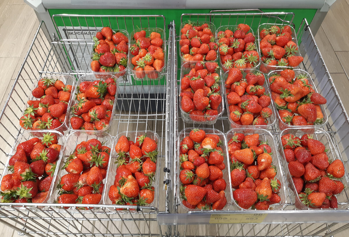 Клубника в магазине ВкусВилл