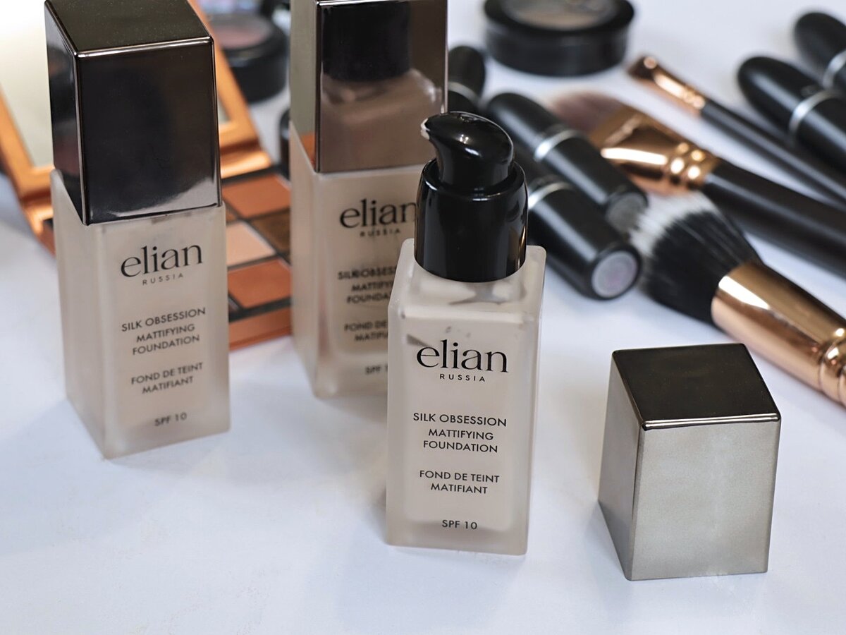 Не знаю, сколько флаконов у меня уже ушло, но могу сказать, что достаточно. Главное — в линейке есть оттенки, которые подходят для белоснежек