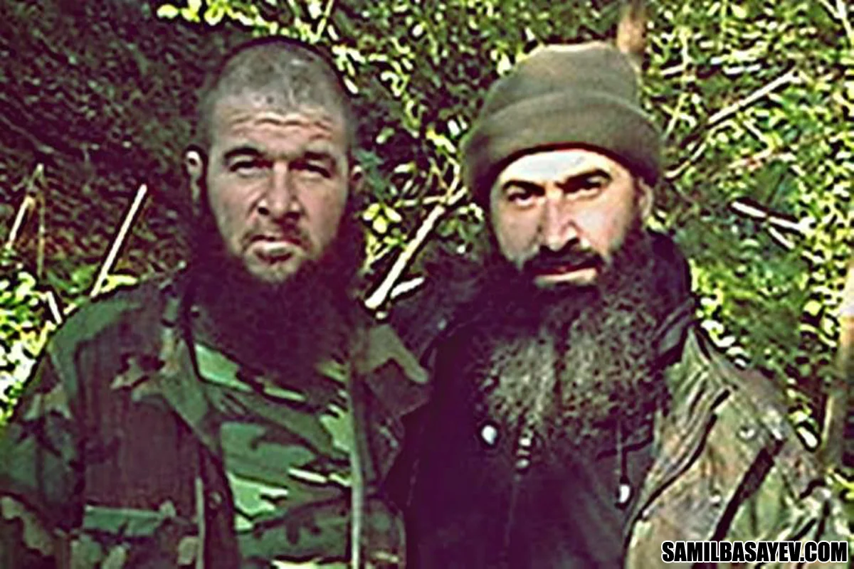 Умаров что с носом. Доку Умаров и Басаев.