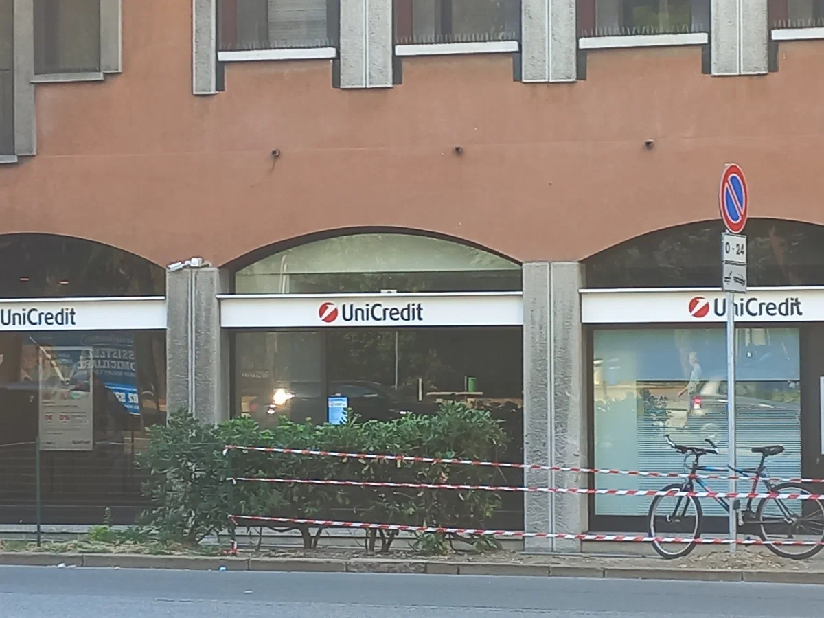 Филиал банка UniCredit в Rho, фото автора