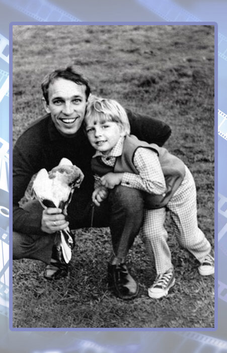 Алексей Нилов в детстве с отцом.