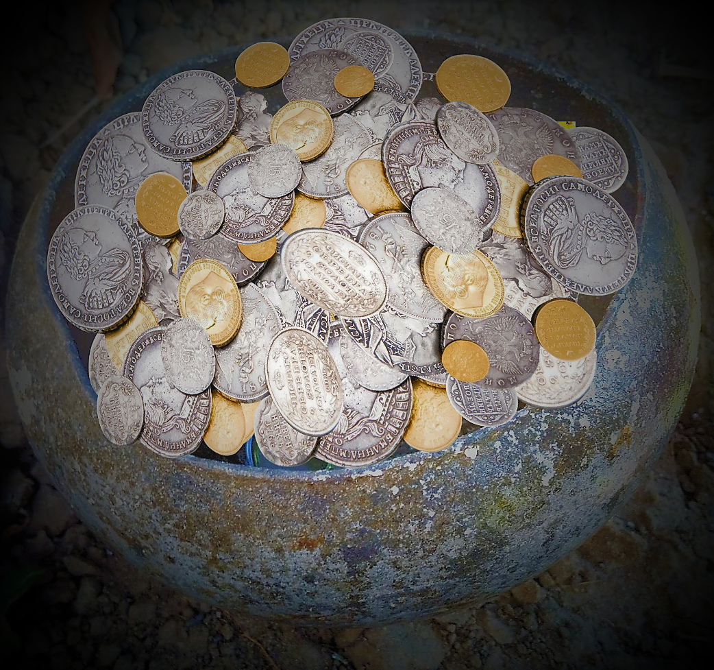 Коллаж автора канала ***Мама Лора*** ( а чугунок мой...ещё бы монеток туда настоящих :)))