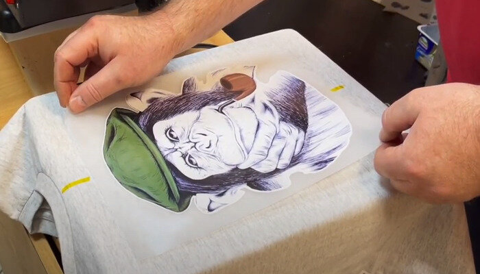 Фото 9. Укладываем трансфер на футболку 