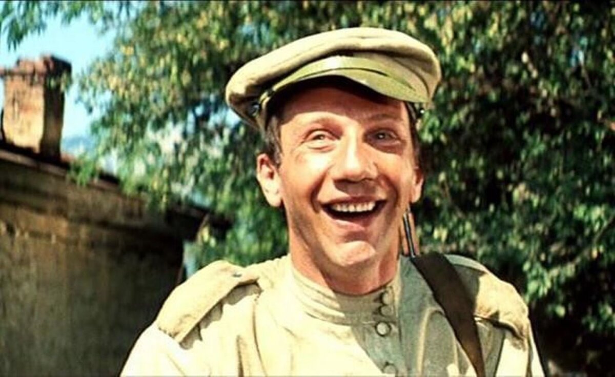 Савелий Крамаров в фильме "Неуловимые мстители"