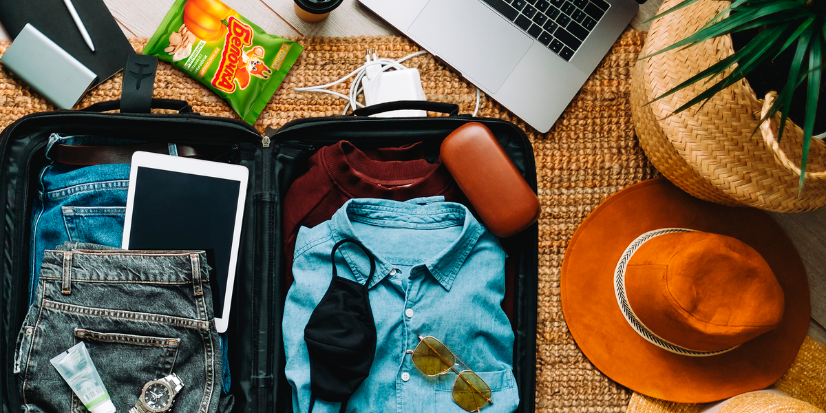 Тыквенные семечки и сумка с вещами