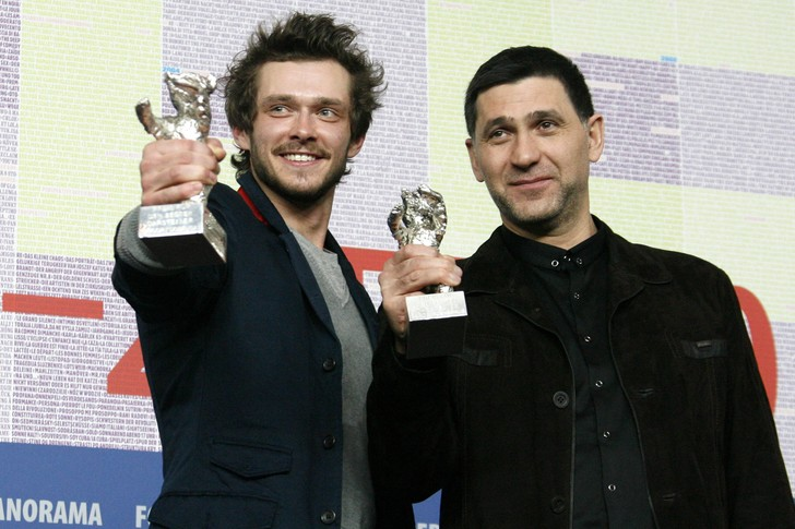 Григорий Добрыгин и Сергей Пускепалис с наградами за картину «Как я провел этим летом» 
