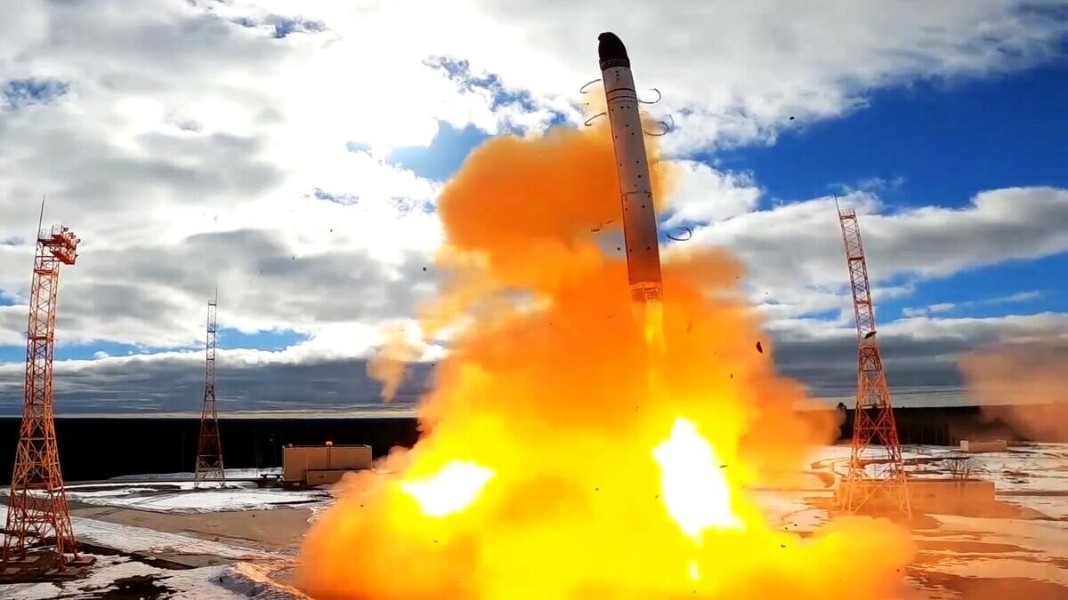    Запуск межконтинентальной баллистической ракеты стационарного базирования "Сармат" с космодрома Плесецк© Пресс-служба Минобороны РФ