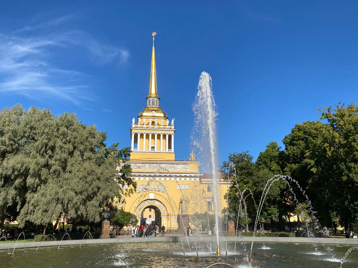 Вид на Адмиралтейство из Александровского сада.