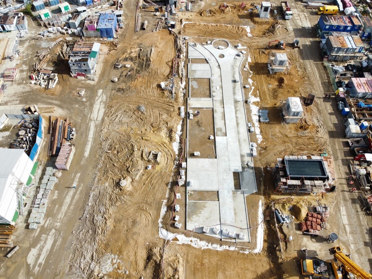 📷 3: Над платформенной частью станции начато благоустройство.