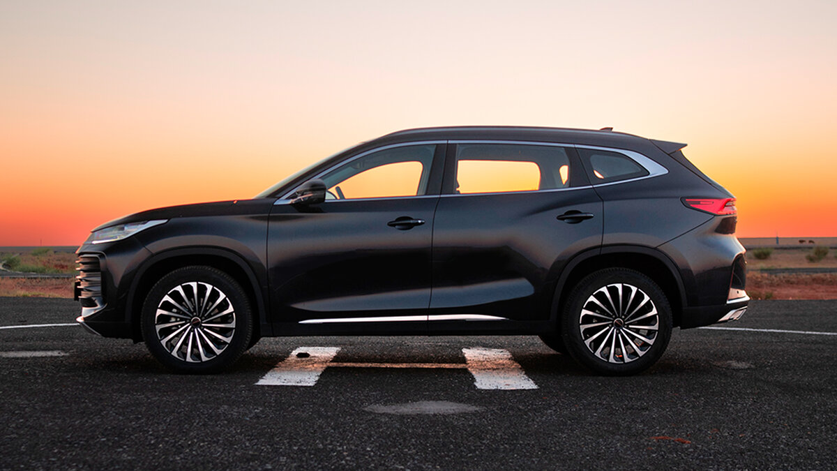 Линейка премиальных внедорожников EXEED представлена флагманским 7-местным внедорожником EXEED VX, среднеразмерным EXEED TXL, а также городским кроссовером EXEED LX. За дизайн и инженерию каждой из моделей отвечало множество профессионалов с мировым именем.  