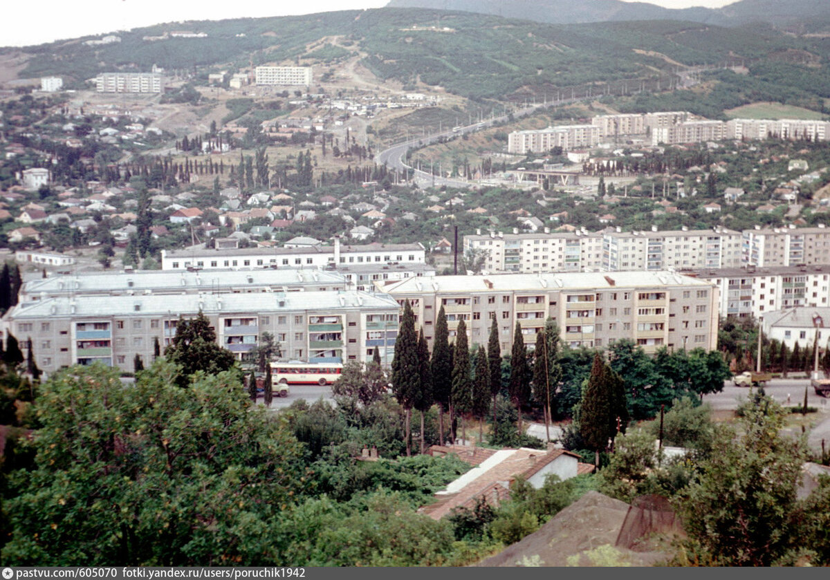 8 фотографий города Алушта при СССР и сейчас, сделанные с одной точки. Как  изменился один из главных курортов Крыма? | Путешествия и всего по  чуть-чуть | Дзен