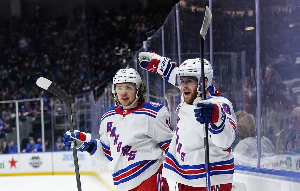 Панарин и Копп. Фото: AP Photo/Frank Franklin II