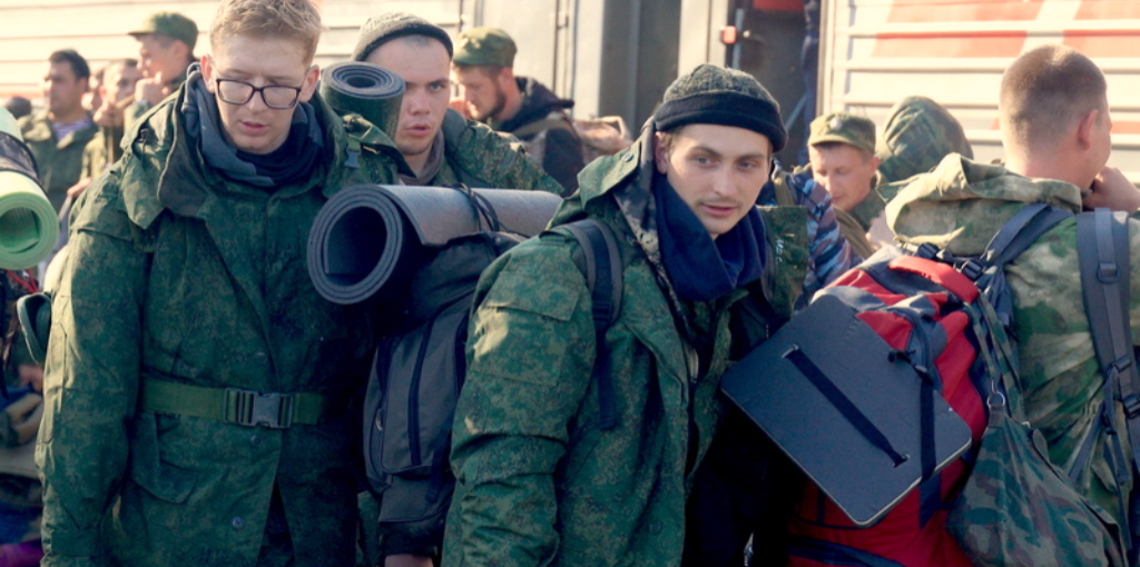 Наши - идут на войну.