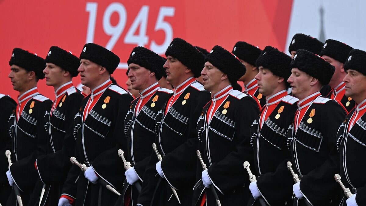    Парадный расчет кубанских казаков казачество, казачье войско на военном параде, посвященном 77-й годовщине Победы в Великой Отечественной войне, на Красной площади в Москве© РИА Новости / Евгений Одиноков