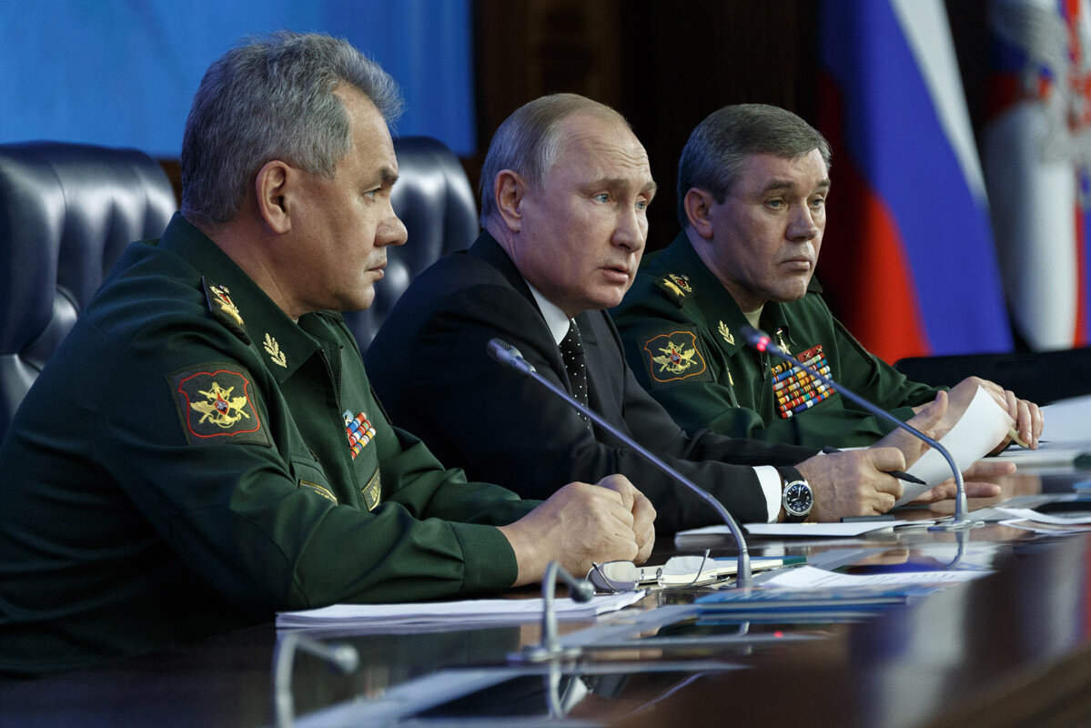 Я всегда поддерживал президента Путина. Поддерживаю  и сейчас, но накопились вопросы. Он молчит. 
Как объяснить непоследовательность и странность наших действий при проведении СВО?
. Народ, сбрендил окончательно  и уже ничего не понимает. Я сам ничего не понимаю.
Позорище на весь мир !!!
 Мобилизация !!! Бардак несусветный !!!
 Купянск, Красный Лиман, Балаклея !!!  Это только за последние дни .Что это было ??? Как объяснить  отсутствие  ответа на наступление Украины?  У нас нет армии ?  Где деньги, Зин ?
Почему  не наказываются виновные ?
 В чём дело??? Почему он не может отдать  виновных под суд. 
Вопросов все больше и больше ?