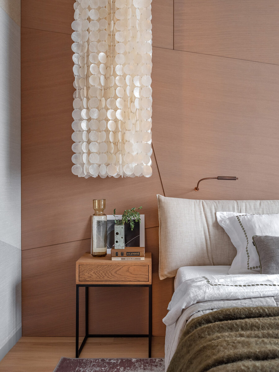 Современный шик и элегантность. Естественные цвета и оригинальный дизайн в квартире нестандартной планировки