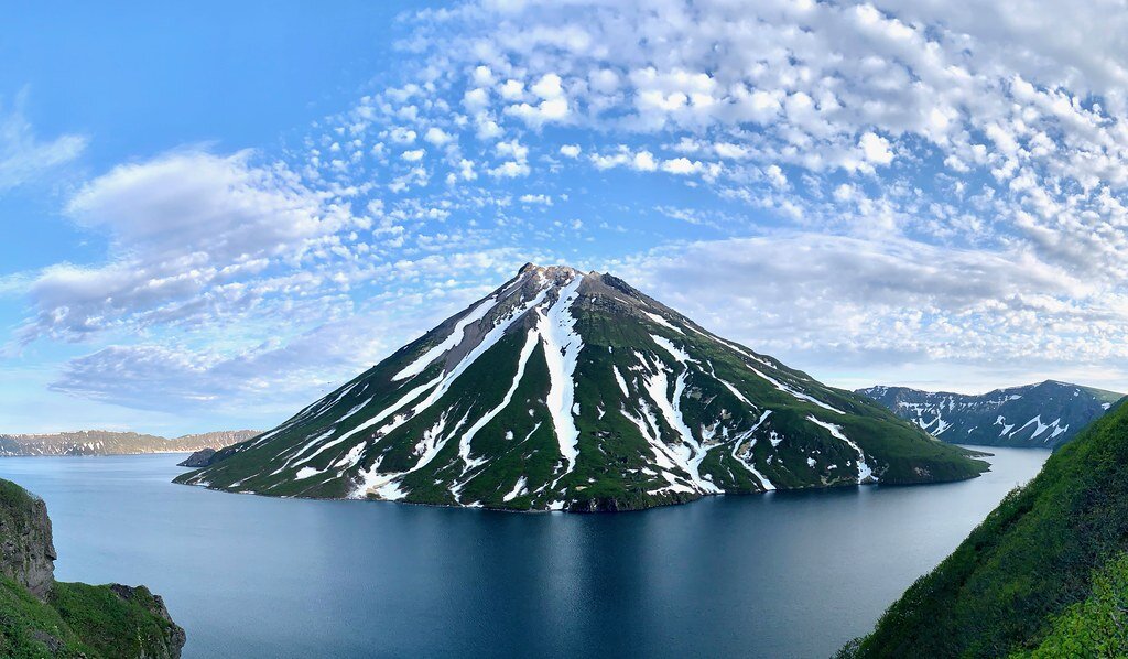 Вулканы и острова Курильских островов