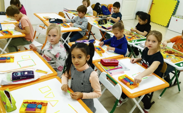 Занятия, подготавливающие к школе, очень насыщенны и занимательны