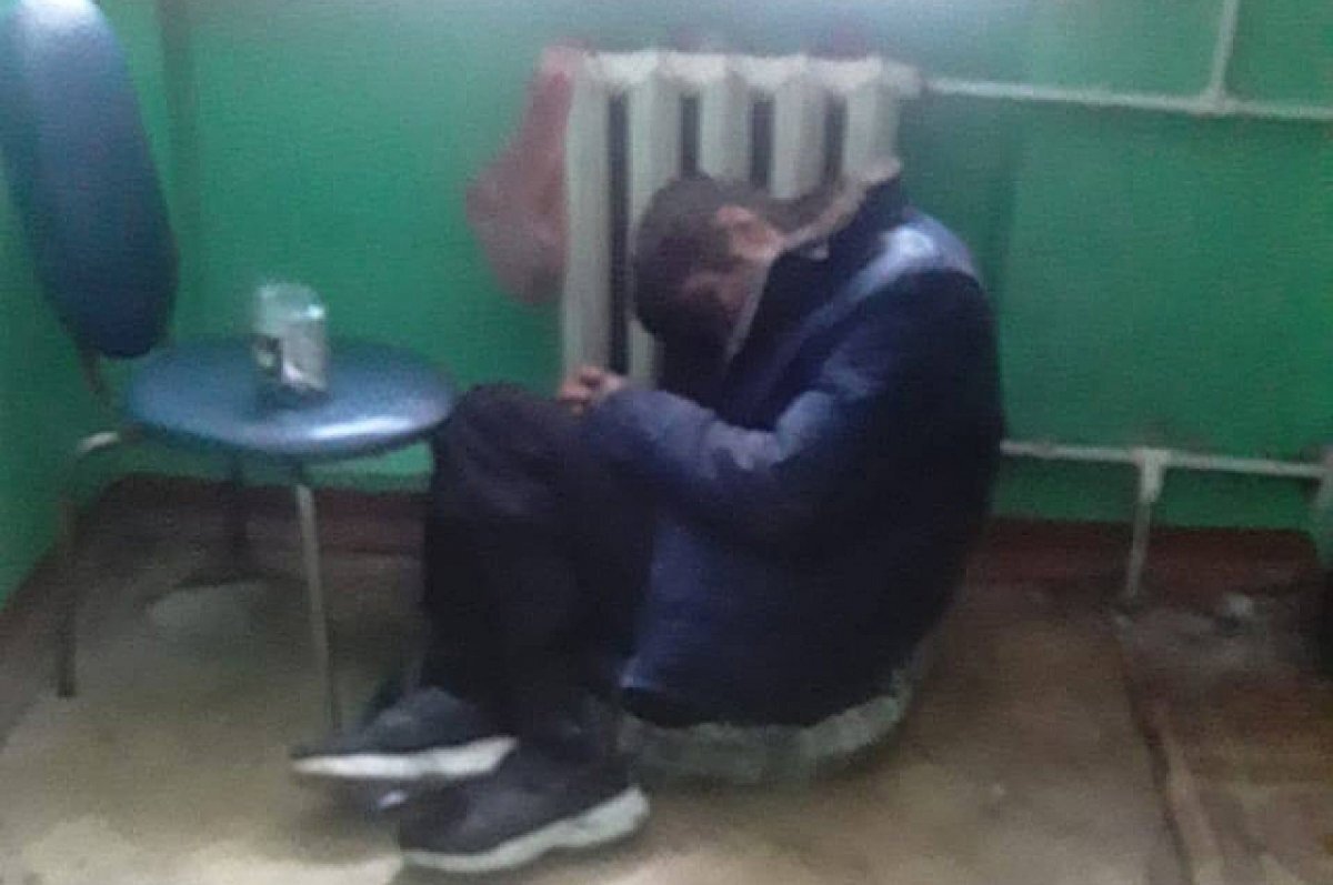    Жители Кимр жалуются, что подъезд их дома превратился в опасный притон