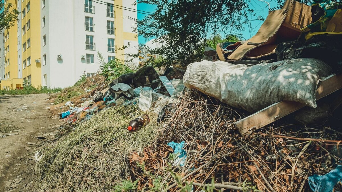    В Нижегородской области много нерекультивированных свалок, но мало земли под строительство. Кажется, власти нашли решение обеих проблем — возведение домов на бывших помойках. Однако жители и эксперты отнеслись к этой идее скептически. Подробнее — в материале NewsNN.