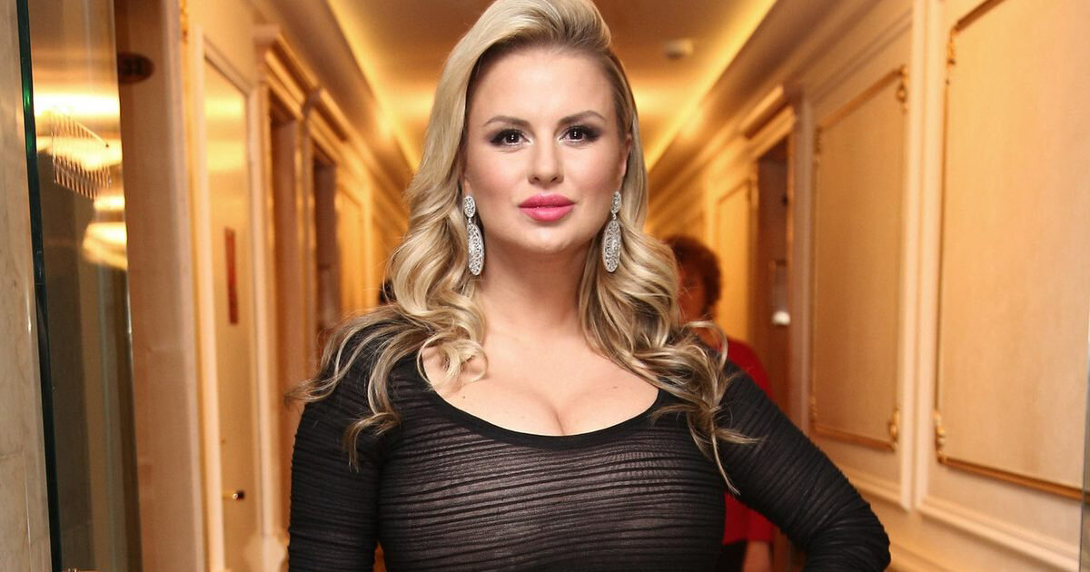 На фото Анна Семенович