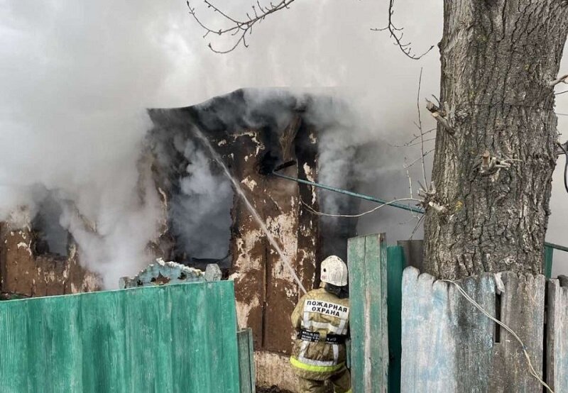    В Саракташском районе сгорел двухквартирный жилой дом Марина Шарт