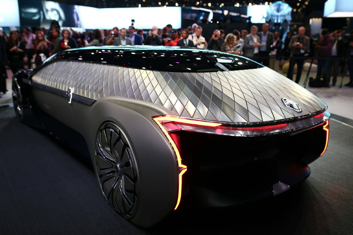 Длина — 5700 мм, ширина — 2200, высота — 1350, колёсная база — 3880 мм. Снаряжённая масса составляет 1800 кг. В шасси 4Control поворачиваются все четыре колеса. Активная подвеска приподнимает кузов на несколько сантиметров для преодоления «лежачих полицейских».