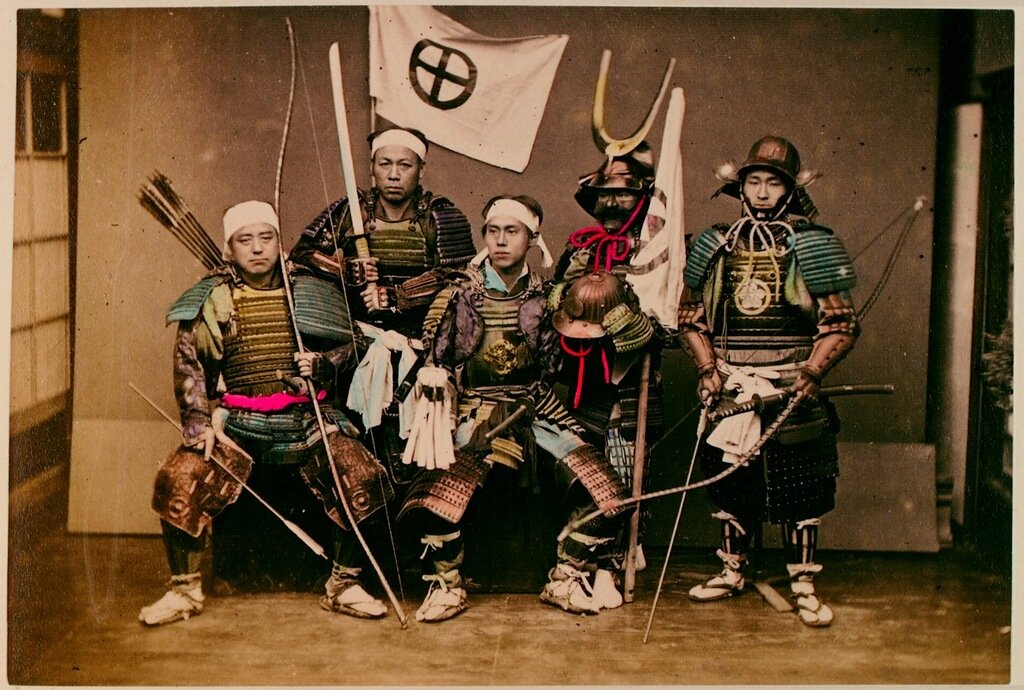  Иллюстрация: Самураи в доспехах, 1890 год.