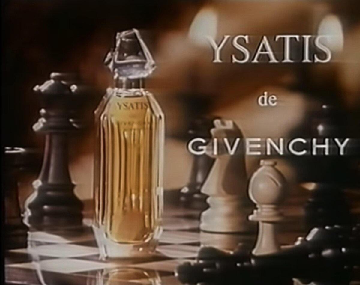 Изображение из рекламы парфюма Givenchy