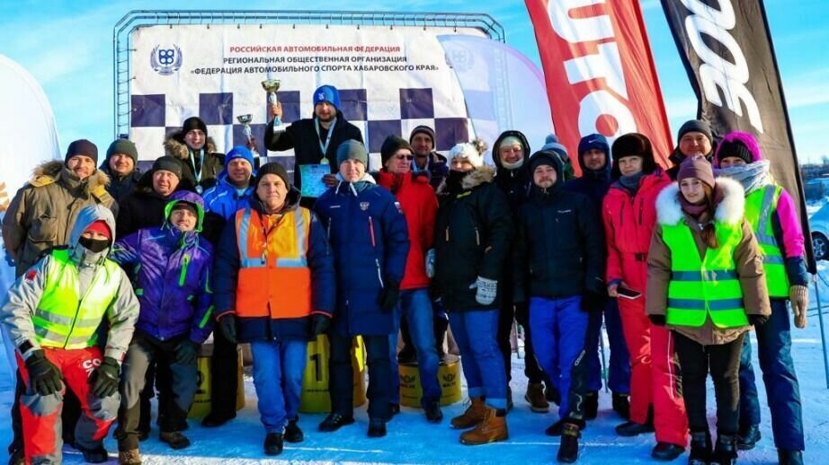     Центральной площадкой проведения заездов стал затон завода имени Кирова в Хабаровске. По традиции зрелищное соперничество между гонщиками развернулось в рамках второго этапа Кубка Хабаровского края по ралли 3-й категории — «ICE BURN-2023».