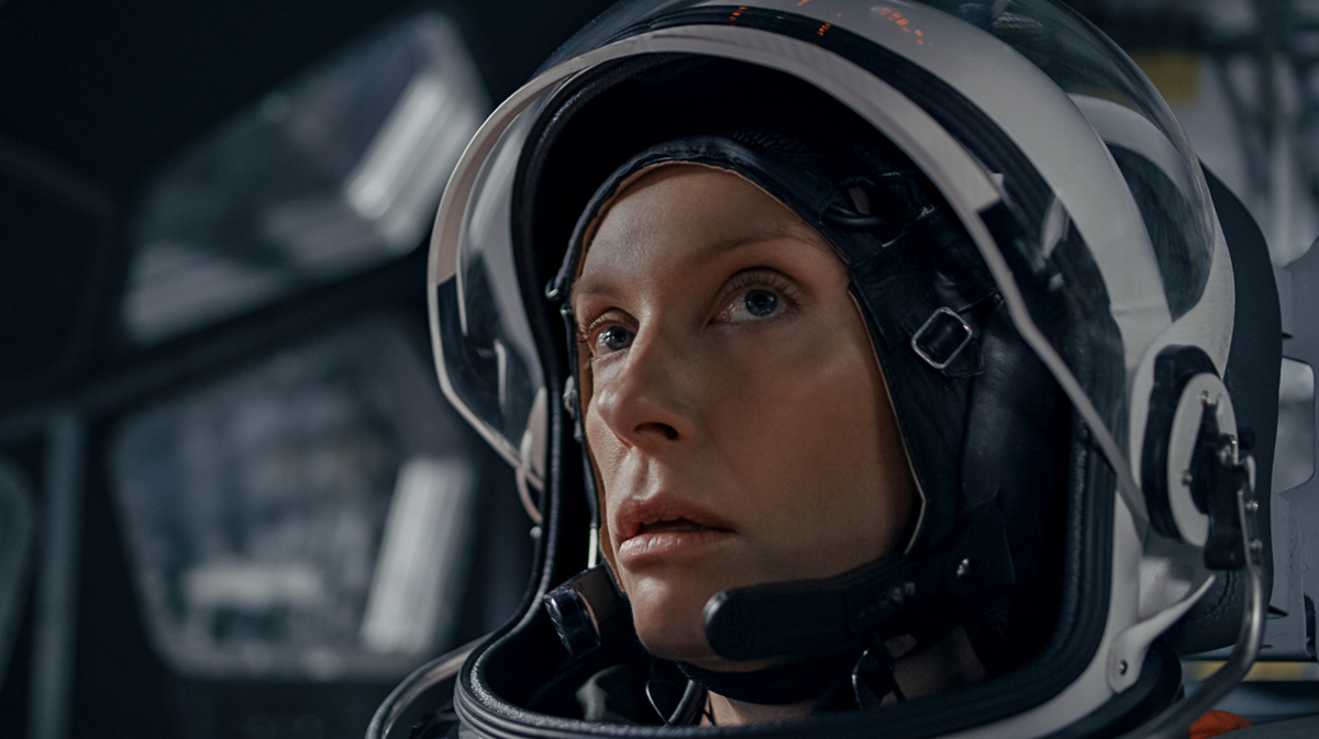 Командир корабля Марина Барнет     Кадр из фильма