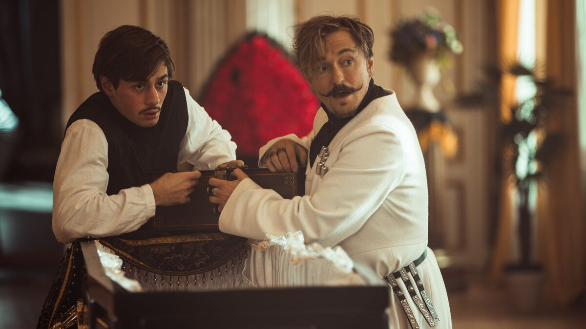 "Бендер. Начало". Источник фото: https://www.kino-teatr.ru/kino/movie/ros/129969/foto/1030866/