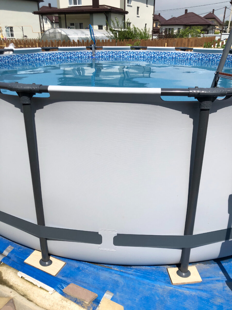 Наш бассейн, который мы отчищаем и ухаживаем