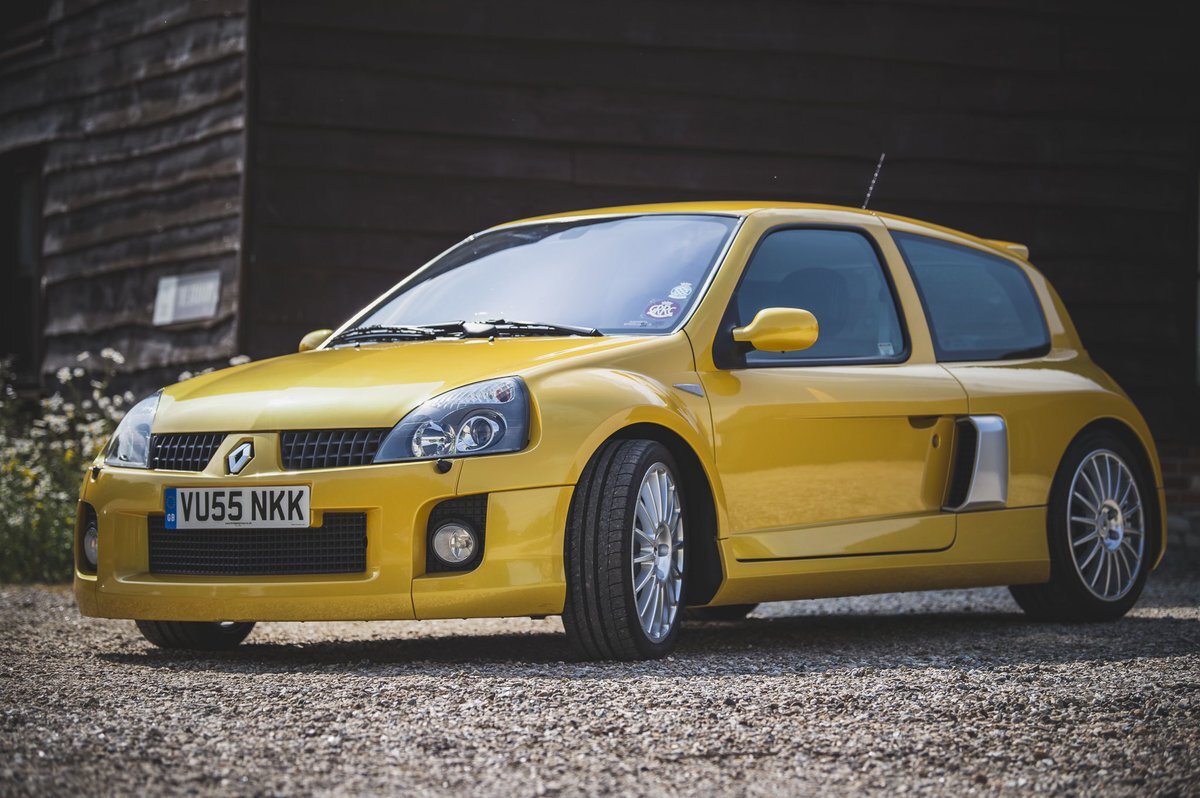 Renault Sport Clio V6. Самый горячий французский хетчбэк. Разбираемся  почему это так. | АвтоЗарисовки | Дзен