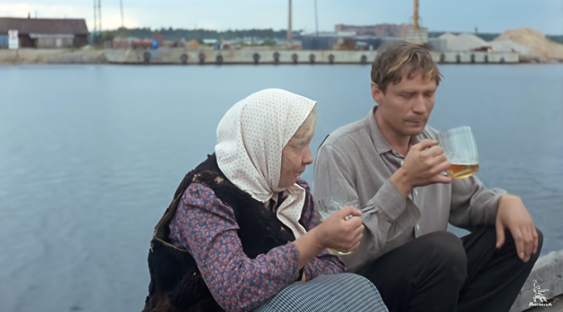 Шура и Василий с пивом.