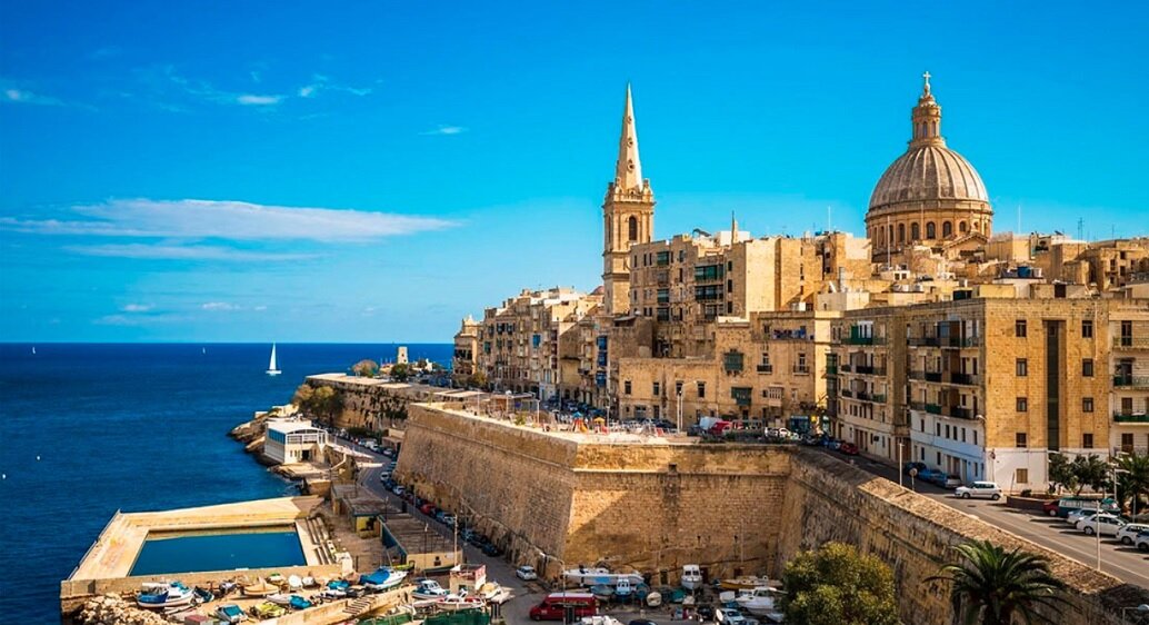 Взято из открытых источников. Да-да! Снято это именно из той кафешки на мысу, где мы не раз бывали. Там, за углом направо - бухточка, где стоит наш корабль. А мои фотки еще с мыльницы - в городе, к сожалению.